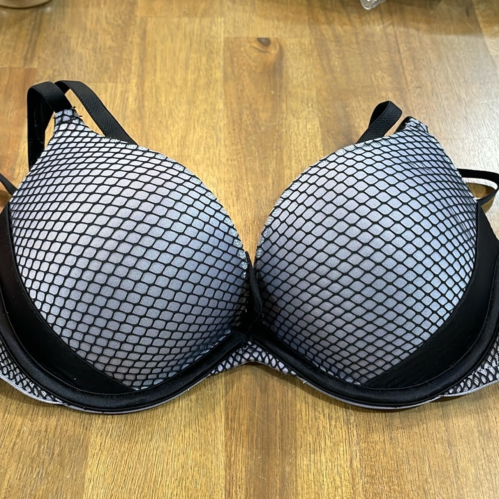 Frederick's of Hollywood Gray Push-Up Bra with Geometric Design